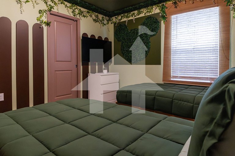 Vacation Home Near Disney, 5 bedrooms