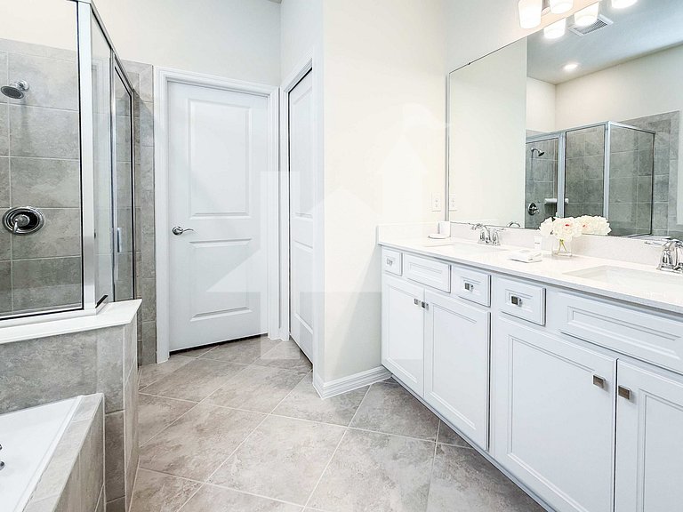 Vacation Home Near Disney, 5 bedrooms