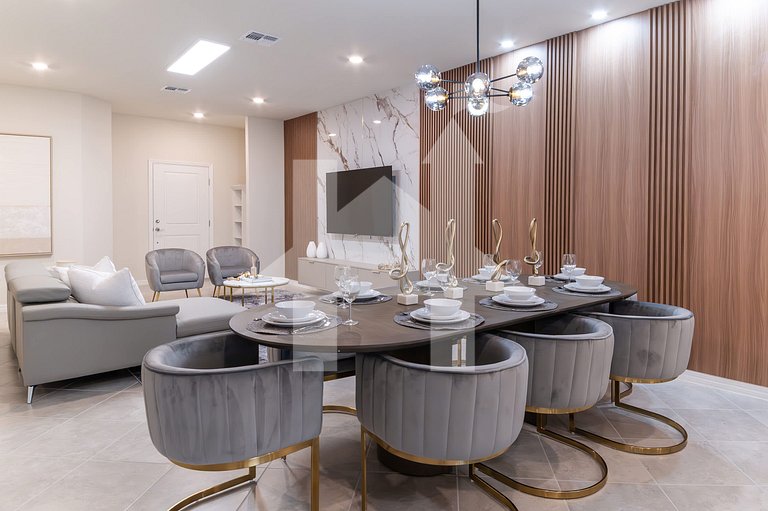 Vacation Home Near Disney, 5 bedrooms