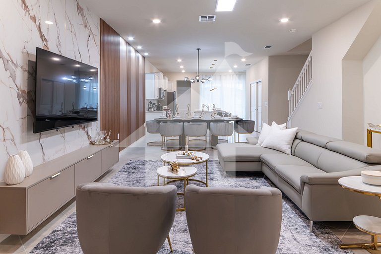 Vacation Home Near Disney, 5 bedrooms