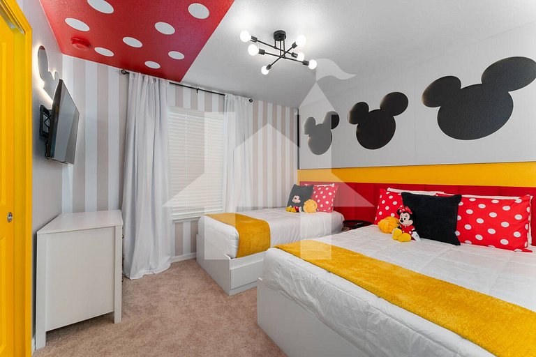 Themed 5BR Home w/ Pool · Windsor Island Resort