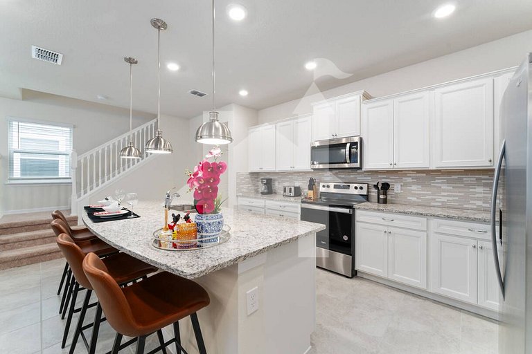 Themed 5BR Home w/ Pool · Windsor Island Resort