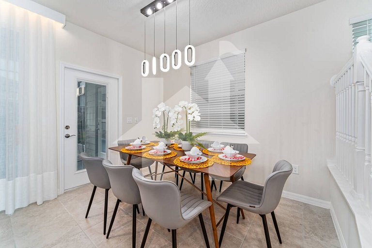 Themed 5BR Home w/ Pool · Windsor Island Resort