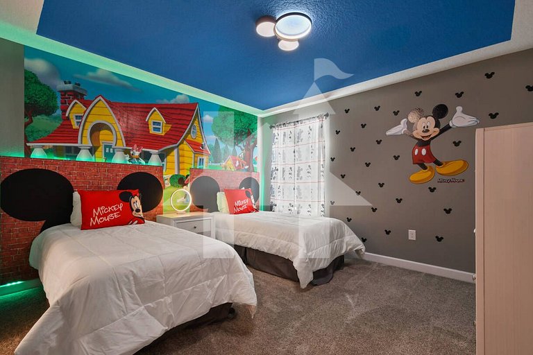 Vacation Home Near Disney, 9 bedrooms