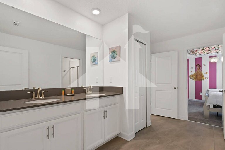 Vacation Home Near Disney, 9 bedrooms