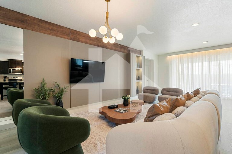 Vacation Home Near Disney, 8 bedrooms