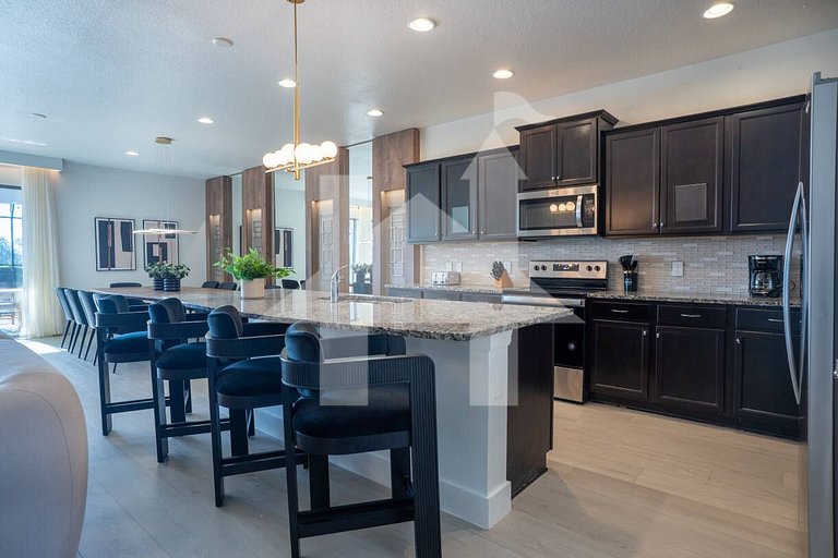 Vacation Home Near Disney, 8 bedrooms