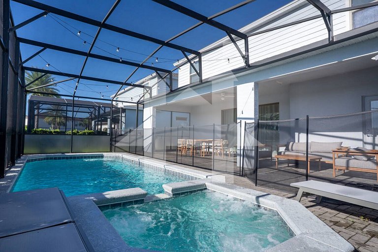 Vacation Home Near Disney, 8 bedrooms