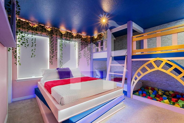 Vacation Home Near Disney, 8 bedrooms