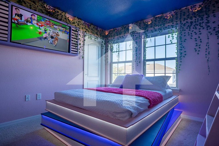 Vacation Home Near Disney, 8 bedrooms