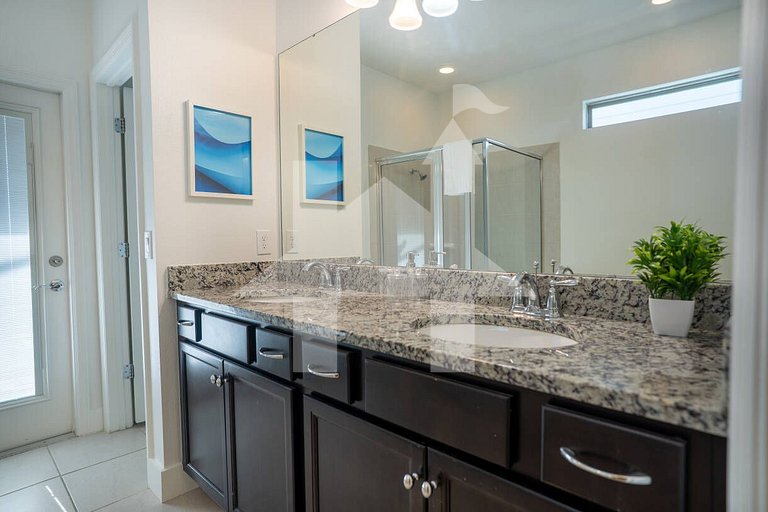 Vacation Home Near Disney, 8 bedrooms