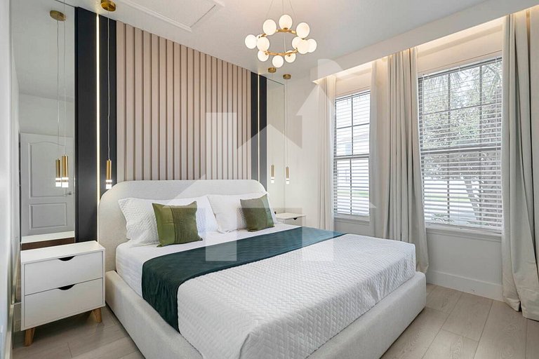 Vacation Home Near Disney, 8 bedrooms