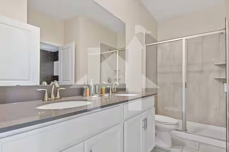 Vacation Home Near Disney, 9 bedrooms