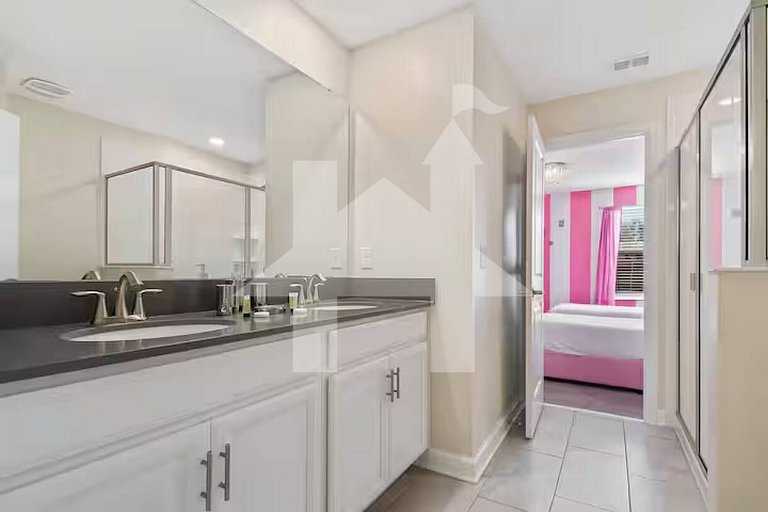 Vacation Home Near Disney, 9 bedrooms