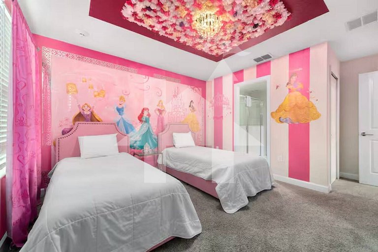 Vacation Home Near Disney, 9 bedrooms