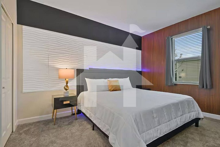 Vacation Home Near Disney, 9 bedrooms