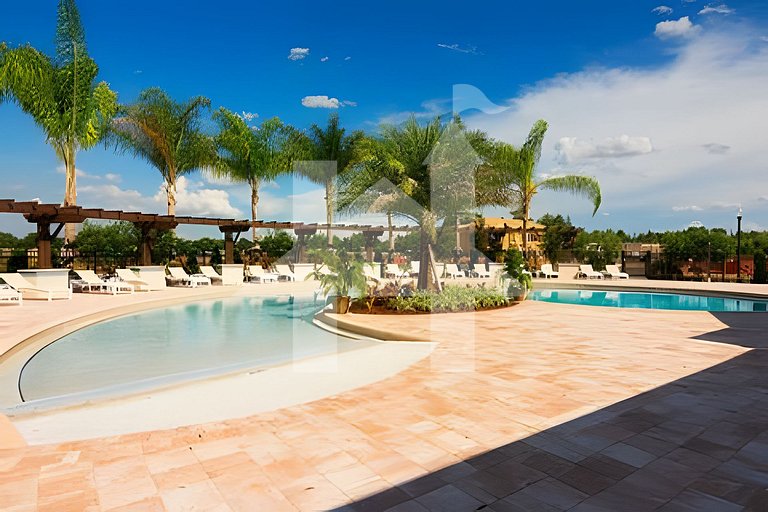 Casa 4Q no West Lucaya c/ Piscina e Jacuzzi