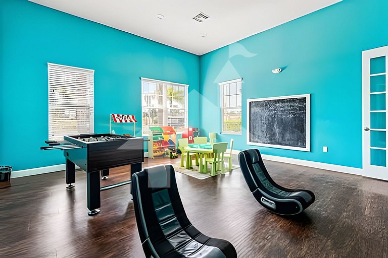 4BR Villa near Disney w/ Pool & Jacuzzi Access