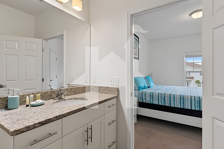 4BR Villa near Disney w/ Pool & Jacuzzi Access