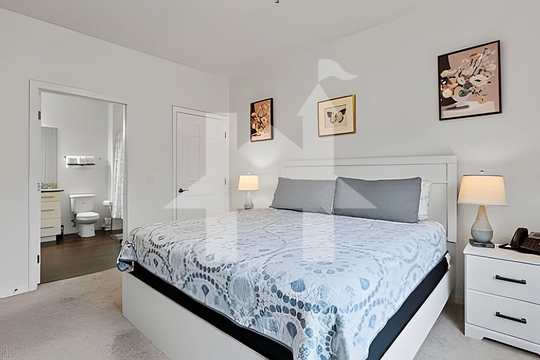 4BR Villa near Disney w/ Pool & Jacuzzi Access