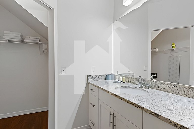 4BR Villa near Disney w/ Pool & Jacuzzi Access