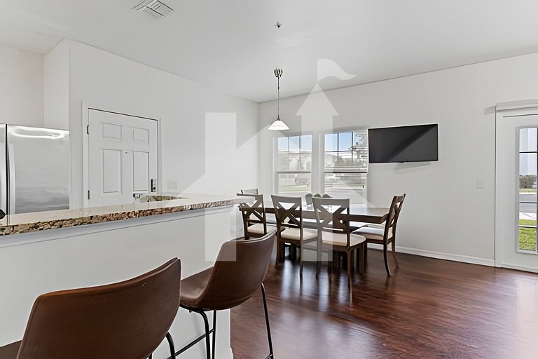 4BR Villa near Disney w/ Pool & Jacuzzi Access