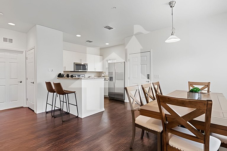 4BR Villa near Disney w/ Pool & Jacuzzi Access