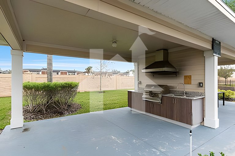 4BR Villa near Disney w/ Pool & Jacuzzi Access