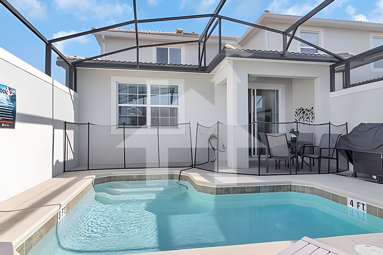 Family 5BR Getaway mins to Disney + Pool