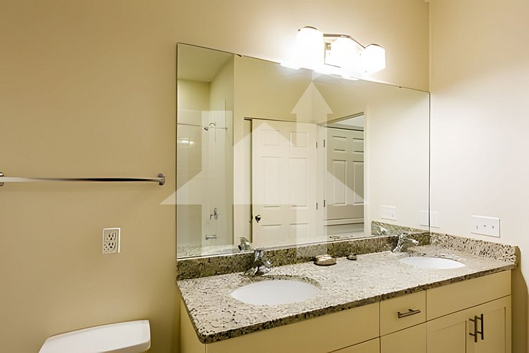 Elegant 3-Bedroom Home Close to Disney