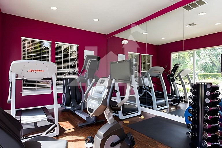 Elegant 3-Bedroom Home Close to Disney