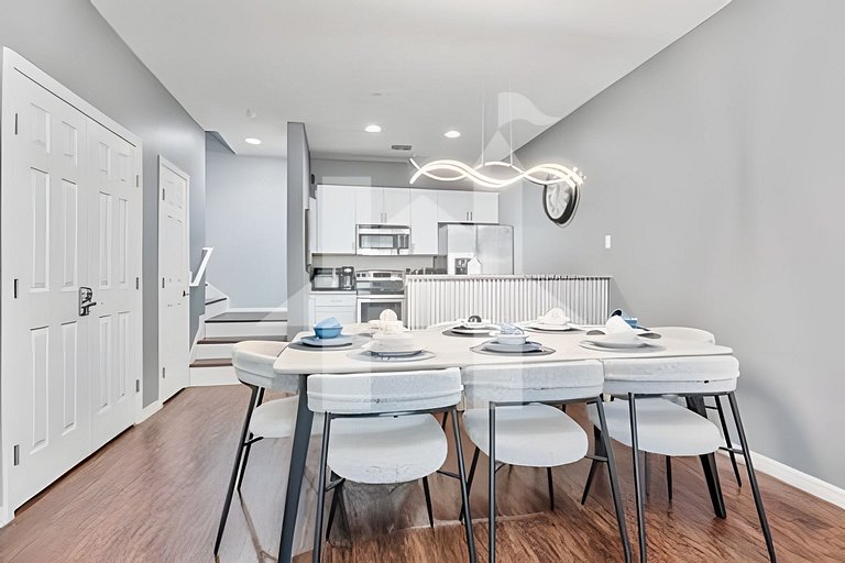 Modern 3BR Condo near Disney + Resort Pool