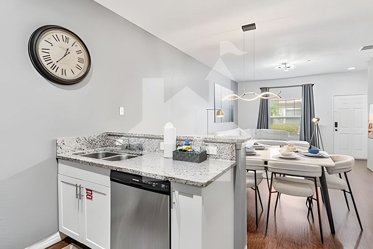 Modern 3BR Condo near Disney + Resort Pool