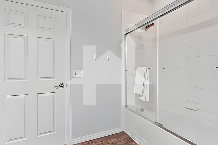 Modern 3BR Condo near Disney + Resort Pool