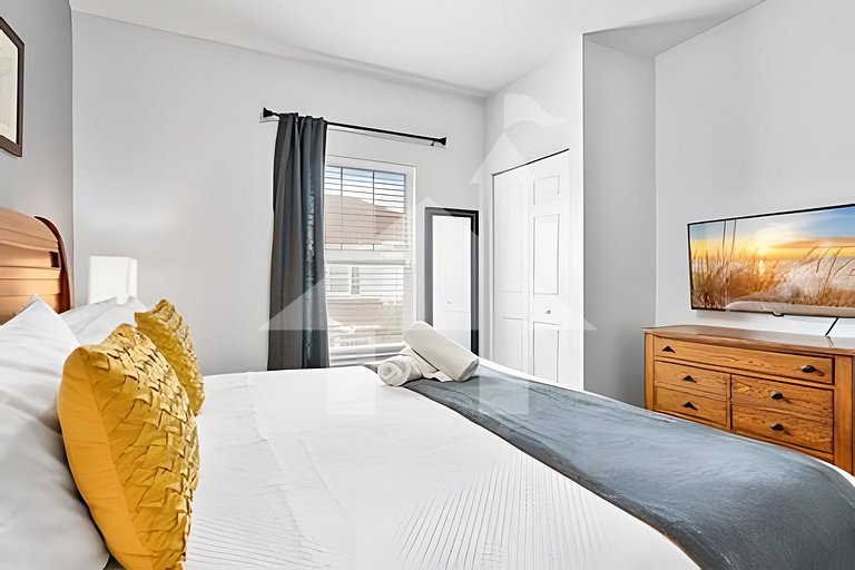 Modern 3BR Condo near Disney + Resort Pool