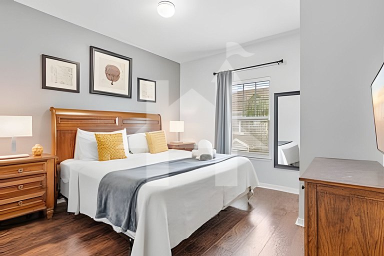 Modern 3BR Condo near Disney + Resort Pool