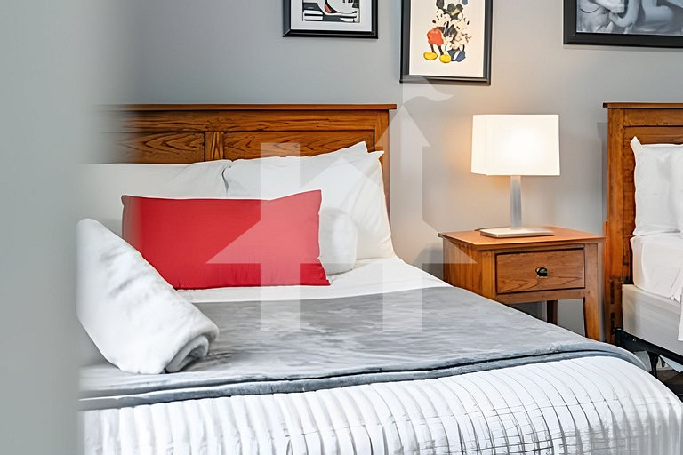 Modern 3BR Condo near Disney + Resort Pool