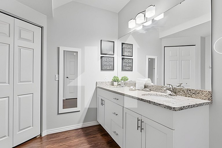 Modern 3BR Condo near Disney + Resort Pool