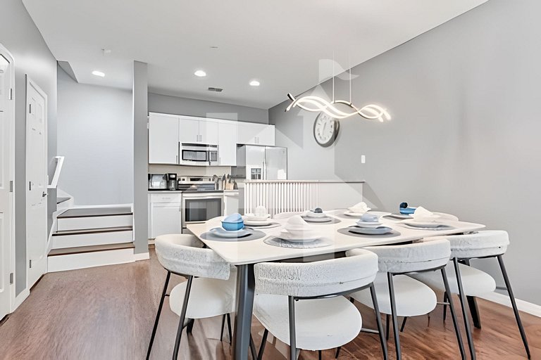 Modern 3BR Condo near Disney + Resort Pool