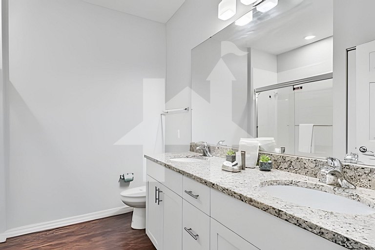 Modern 3BR Condo near Disney + Resort Pool