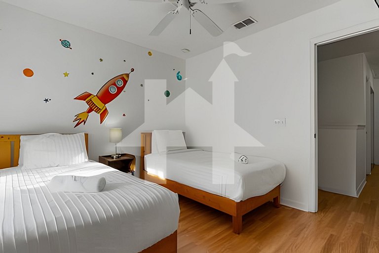 Vacation Home Near Disney, 3 bedrooms