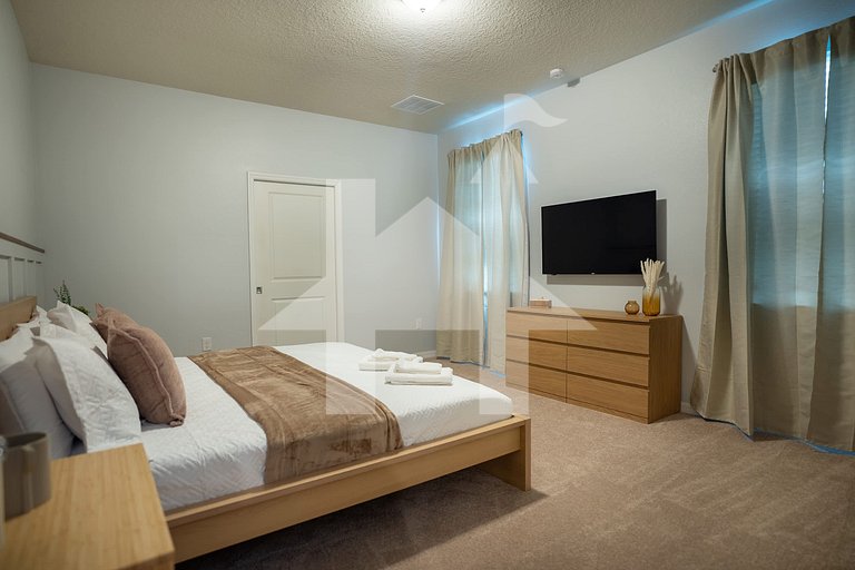 Vacation Home Near Disney, 10 bedrooms