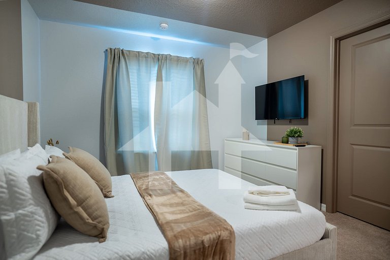 Vacation Home Near Disney, 10 bedrooms