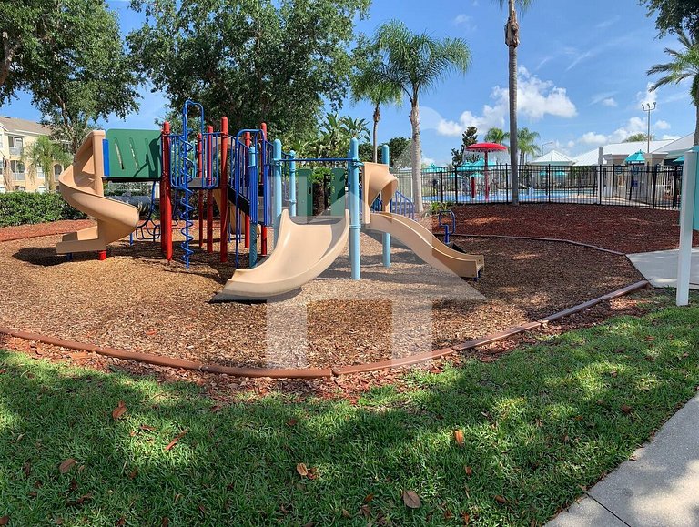 Vila Luxuosa 5 Quartos com Piscina e Lazer