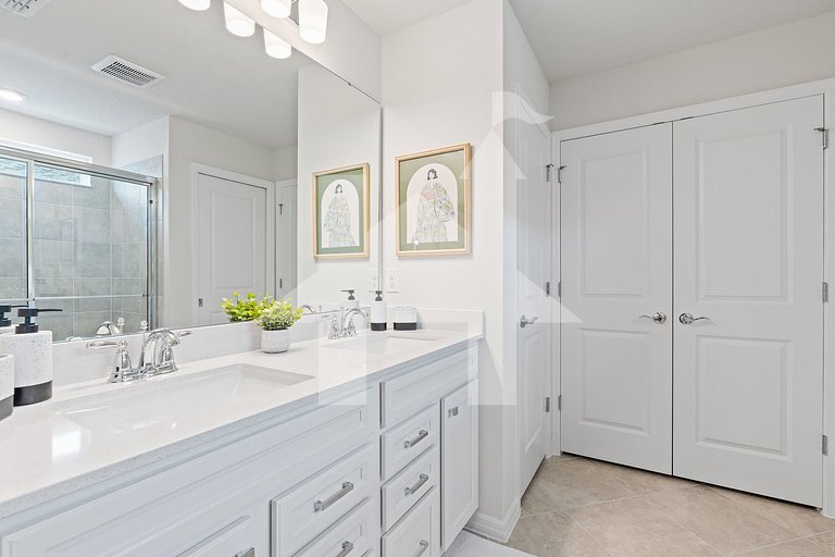 Vila Luxuosa 5 Quartos com Piscina e Lazer