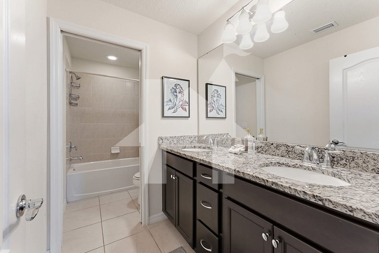 6BR Family Home with Pool and Game Room