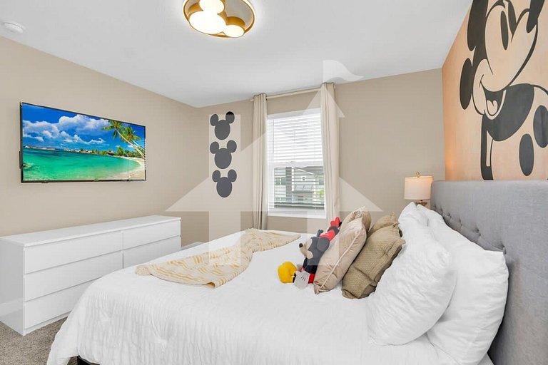 Storey Lake 9BR Villa w Pool, Theater, Game Room