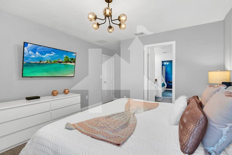 Storey Lake 9BR Villa w Pool, Theater, Game Room