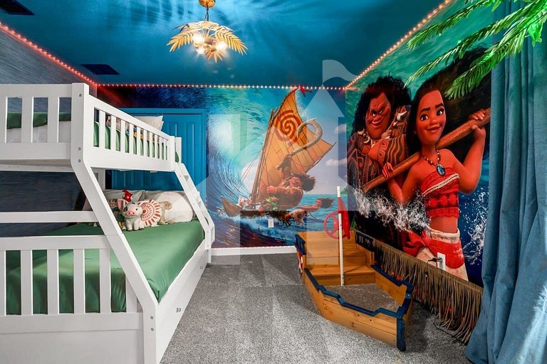 Storey Lake 9BR Villa w Pool, Theater, Game Room