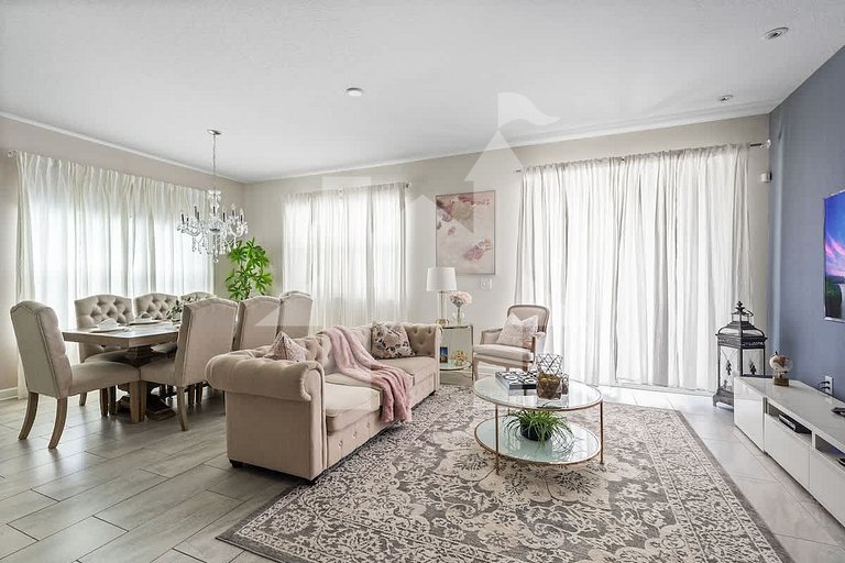 Vacation Home Near Disney, 5 bedrooms